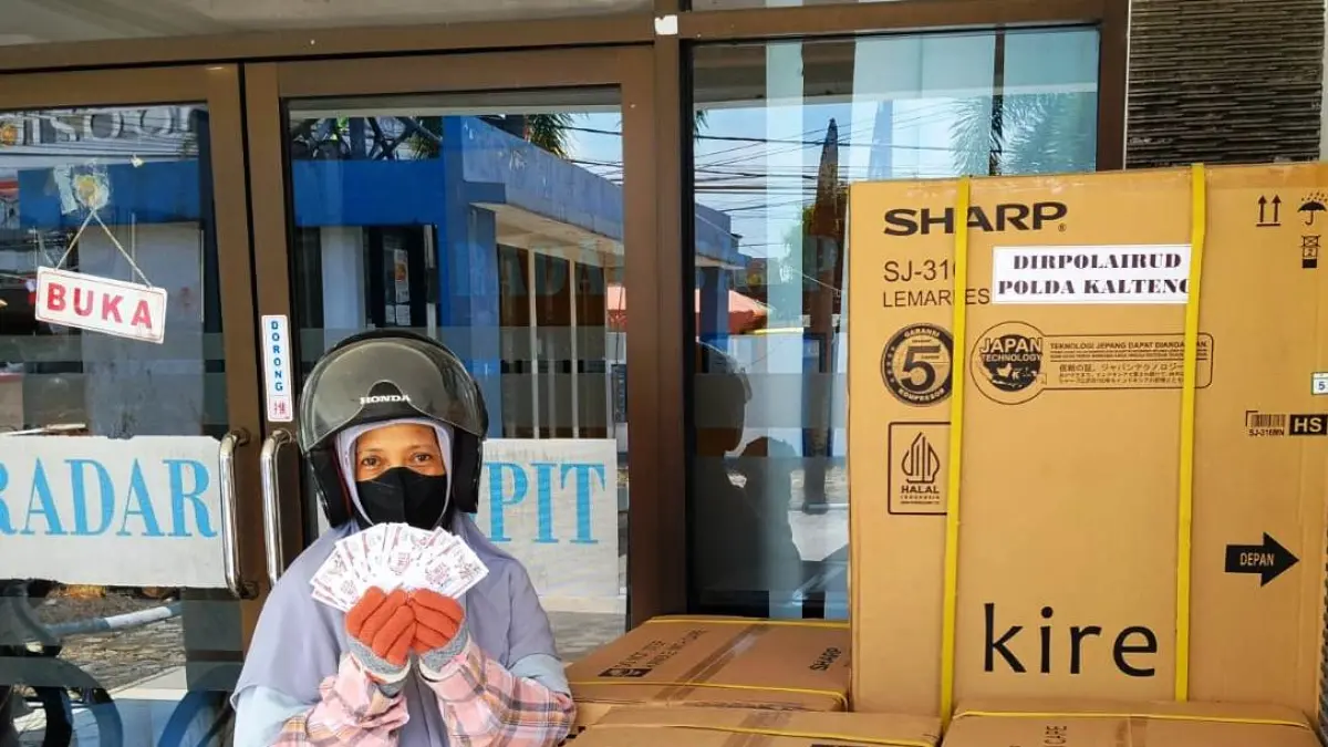 Warga ketika mendaftarkan diri jadi peserta Gowes Kemerdekaan 2026,  langsung datang ke Kantor Radar Sampit.(bella/radarsampit)