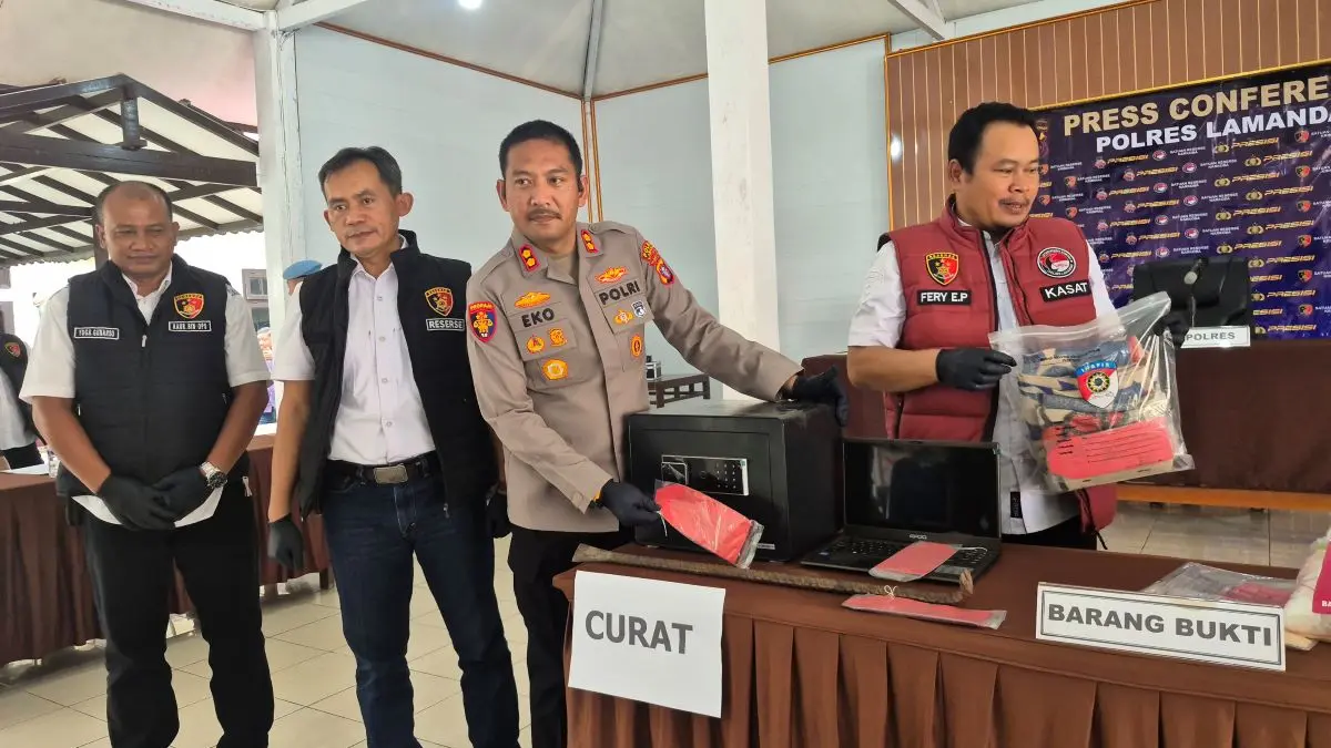 GELAR PERKARA: Kapolres Lamandau AKBP Eko Yusmiarto didampingi Kasat Reskrim AKP Waryoto gelar kasus pencurian dengan pemberatan (Curat), Kamis (13/8/2026). FOTO: RIA/RADAR SAMPIT