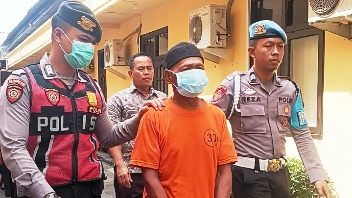 Tersangka S (64) kasus pembakaran Lahan di Kelurahan Candi, Kecamatan Kumai, Kabupaten Kotawaringin Barat, saat dirilis di Polres Kobar, Jumat (14/8).(istimewa)
