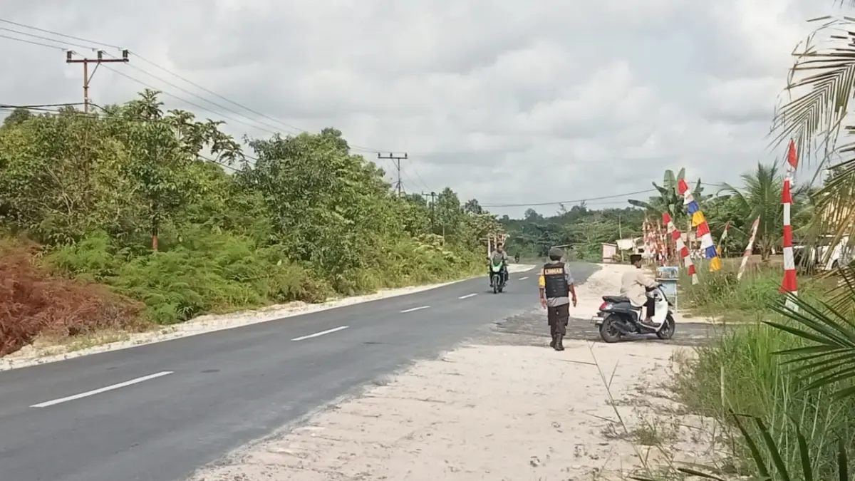 Peningkatan Jalan Veteran Desa Kartamulia bakal dilanjutkan lagi. (FAUZIANNUR/RADAR SAMPIT)&nbsp;