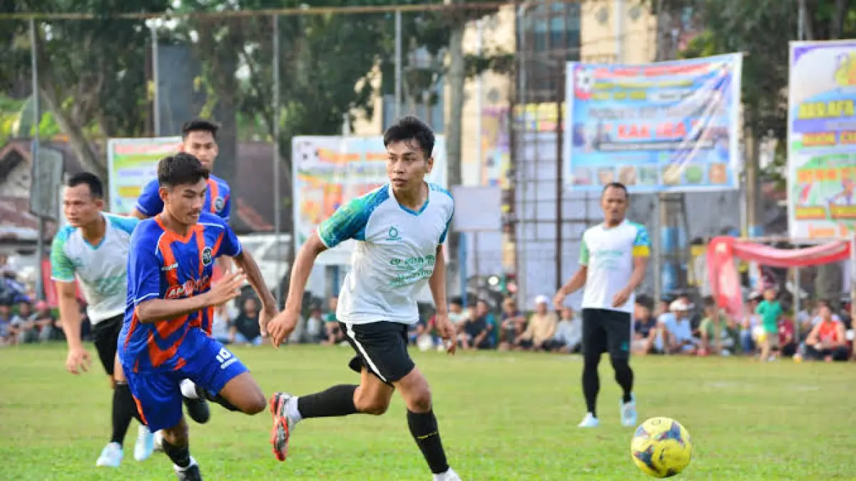 Pertandingan sepak bola tarkam atau antarkampung, yang cukup banyak menarik perhatian masyarakat.(ist)