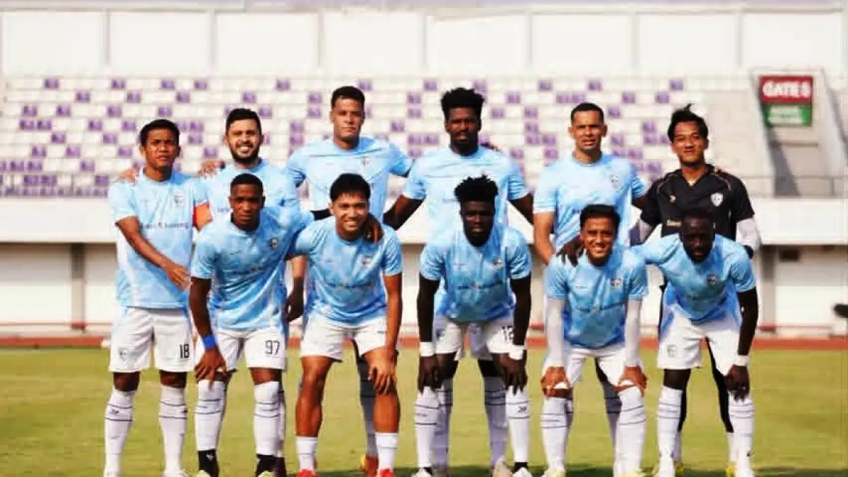 Skuad Isen Mulang FC terus mematangkan skuad untuk menghadapi kompetisi musim 2026/2027, foto ketika menjelang laga uji coba kontra PS Barito Putera, Minggu (16/8). (istimewa)