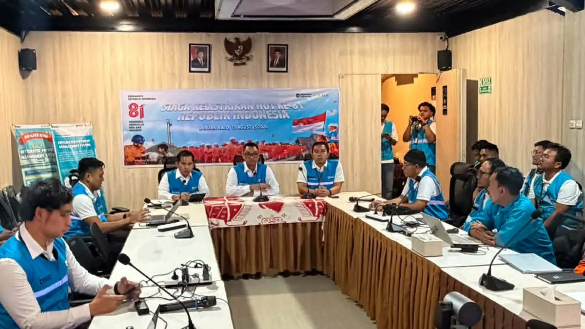 KONKRET : Suasana Direktur Utama PLN, Darmawan Prasodjo, saat memimpin rapat koordinasi siaga bencana Flores, Nusa Tenggara Timur, sekaligus melakukan konferensi pers di PLN Unit Pelayanan Pelanggan Flores Bagian Barat, Manggarai Barat. 