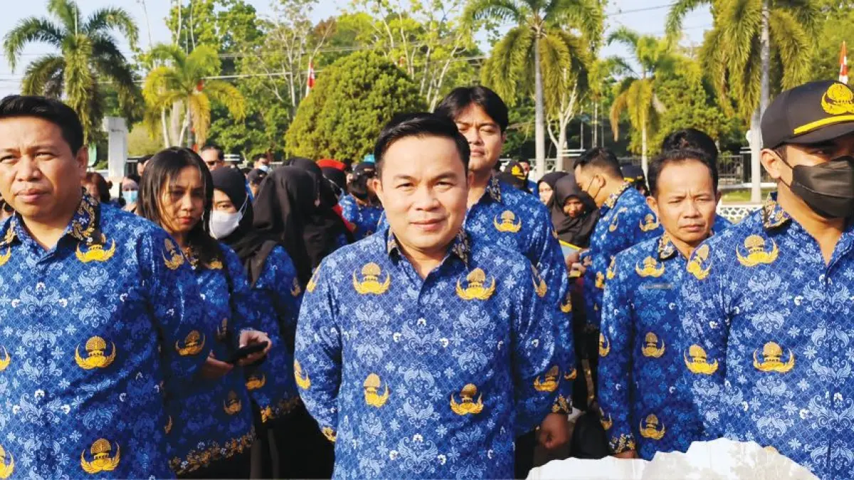 LUAR BIASA : Jajaran Dinas Pendidikan Kota Palangka Raya mengikuti upacara peringatan HUT ke-81 Kemerdekaan Republik Indonesia, di halaman Kantor Wali Kota Palangka Raya, Senin (17/8/2026). FOTO: IST/RADAR SAMPIT