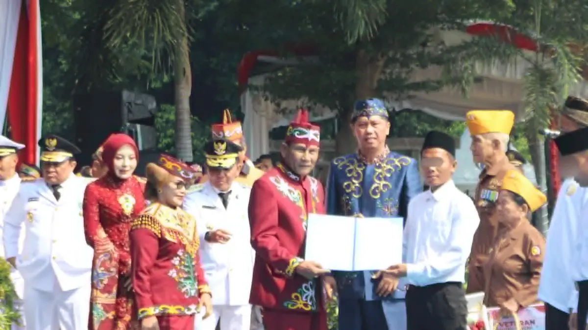 Penyerahan remisi secara simbolis dari Kantor Wilayah Direktorat Jenderal Pemasyarakatan (Kanwil Ditjenpas) Kalteng, saat upacara HUT ke 81 Kemerdekaan RI di Kantor Gubernur Kalteng, (17/8/2026). (istimewa)