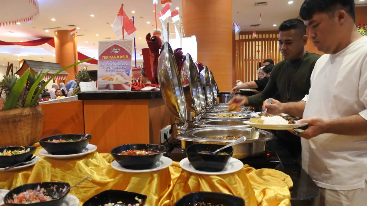 Pilihan sambal Nusantara, mulai dari sambal trasi, sambal rimbang, sambal mentah, sambal hijau, dabu-dabu, sambal embe, sambal kecap, hingga acar timun dan acar tomat. (heru/radar sampit)