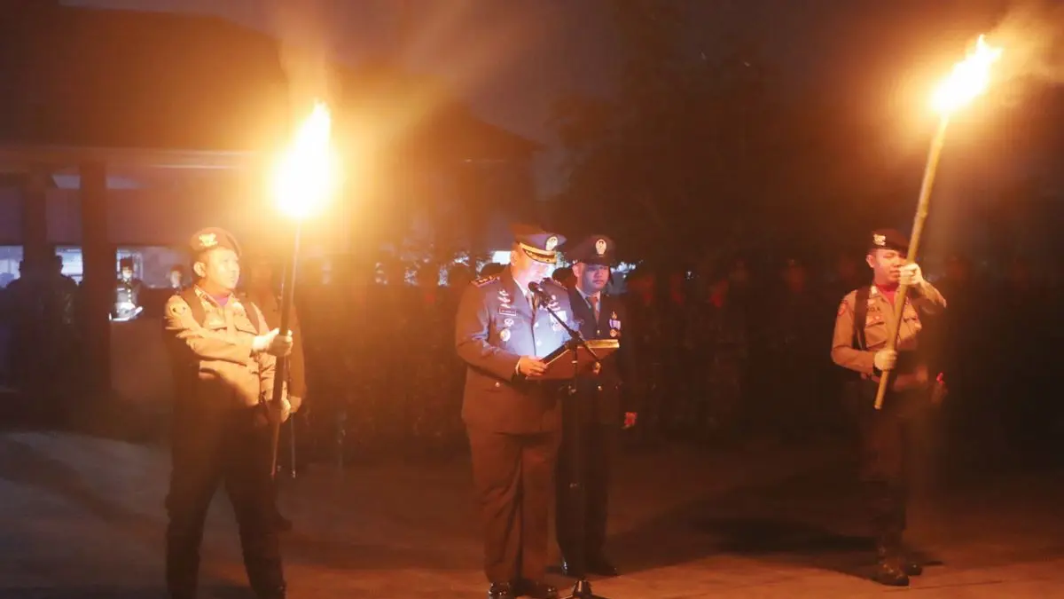 RENUNGAN SUCI : Forum Koordinasi Pimpinan Daerah (Forkopimda) menghormati jasa para pahlawan, Minggu (16/8/2026) malam. FOTO: IST/RADAR SAMPIT