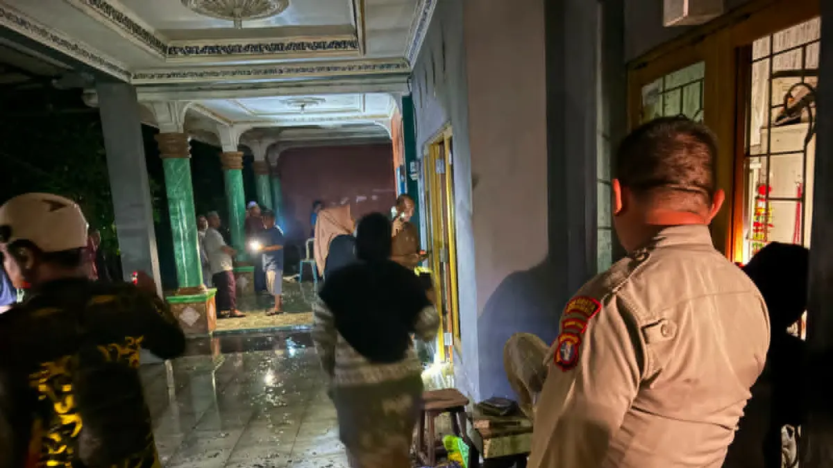 Kondisi rumah di Jalan Akasia VI, Kelurahan Panarung, Kecamatan Pahandut, Kota Palangka Raya, usai terbakar pada Selasa (18/8/2026) malam. (istimewa)
