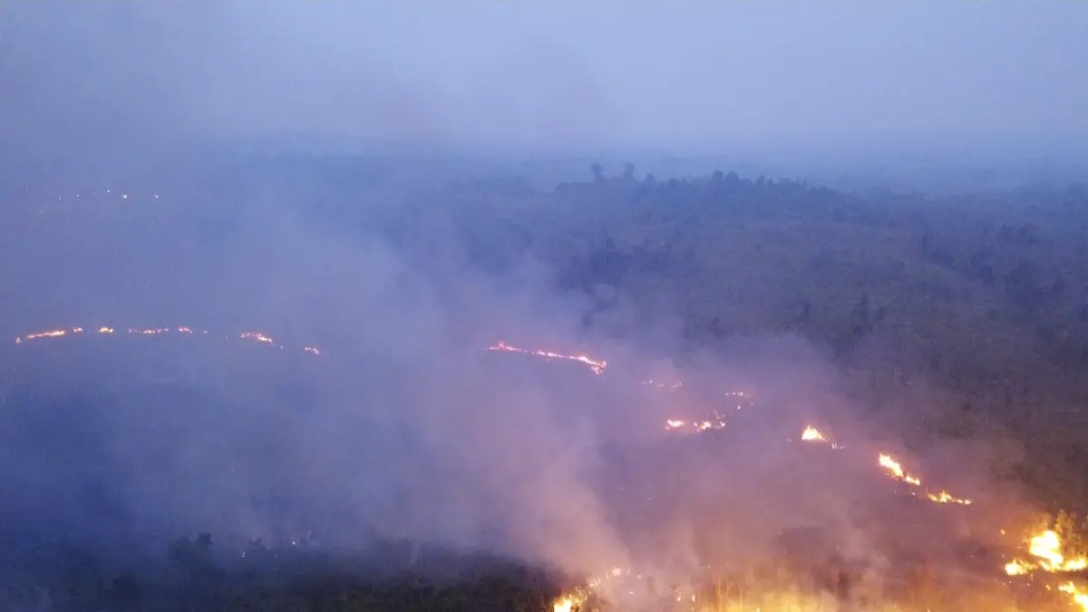 Lahan yang terbakar di ruas jalan lintas Kurun-Tewah, tepatnya di kilometer 8, Kecamatan Tewah, Selasa (18/8) sore.(istimewa)