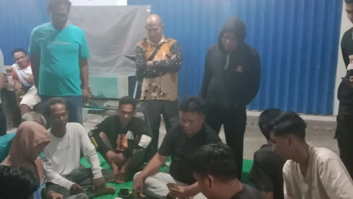 Suasana lomba Domino yang digelar Kedamangan Mentaya Hilir Utara, Kabupaten Kotim, dalam rangka memeriahkan HUT ke 81 Kemerdekaan RI, Selasa (18/8) malam. (joy/radarsampit)