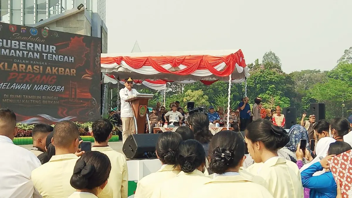 DEKLARASI: Gubernur Kalteng Agustiar Sabran menyampaikan sambutan pada kegiatan deklarasi anti narkoba bersama BBN, pelajar dan mahasiswa, Kamis (20/8/2026). FOTO: IST/RADAR SAMPIT