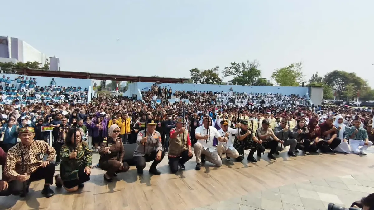 Suasana deklarasi Perang Melawan Narkoba Menuju Kalteng Bersinar (Bersih dari Narkoba), yang digelar lintas stakeholder dan elemen di Bundaran Besar Palangka Raya, Kamis (20/8).(dodi/radarsampit)