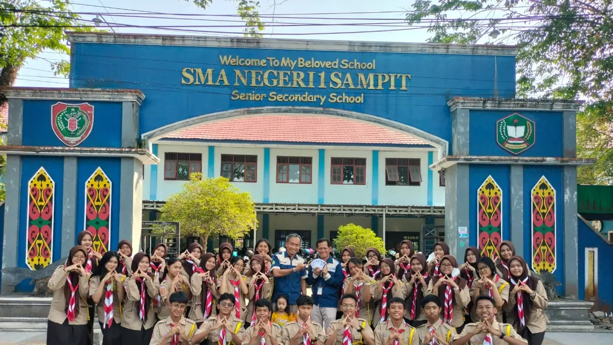 Dukungan peserta dari SMA Negeri 1 Sampit.