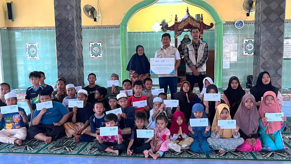 Melalui kegiatan YBM, PLN telah memberikan manfaat bagi banyak masyarakat, termasuk membantu anak-anak memenuhi kebutuhan sekolahnya.