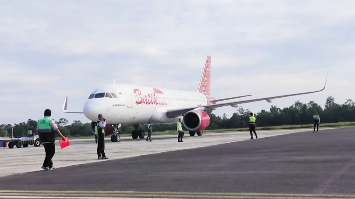 Pesawat Batik Air saat berada di Bandara Iskandar Pangkalan Bun. (Syamsudin/Radar Sampit)&nbsp;