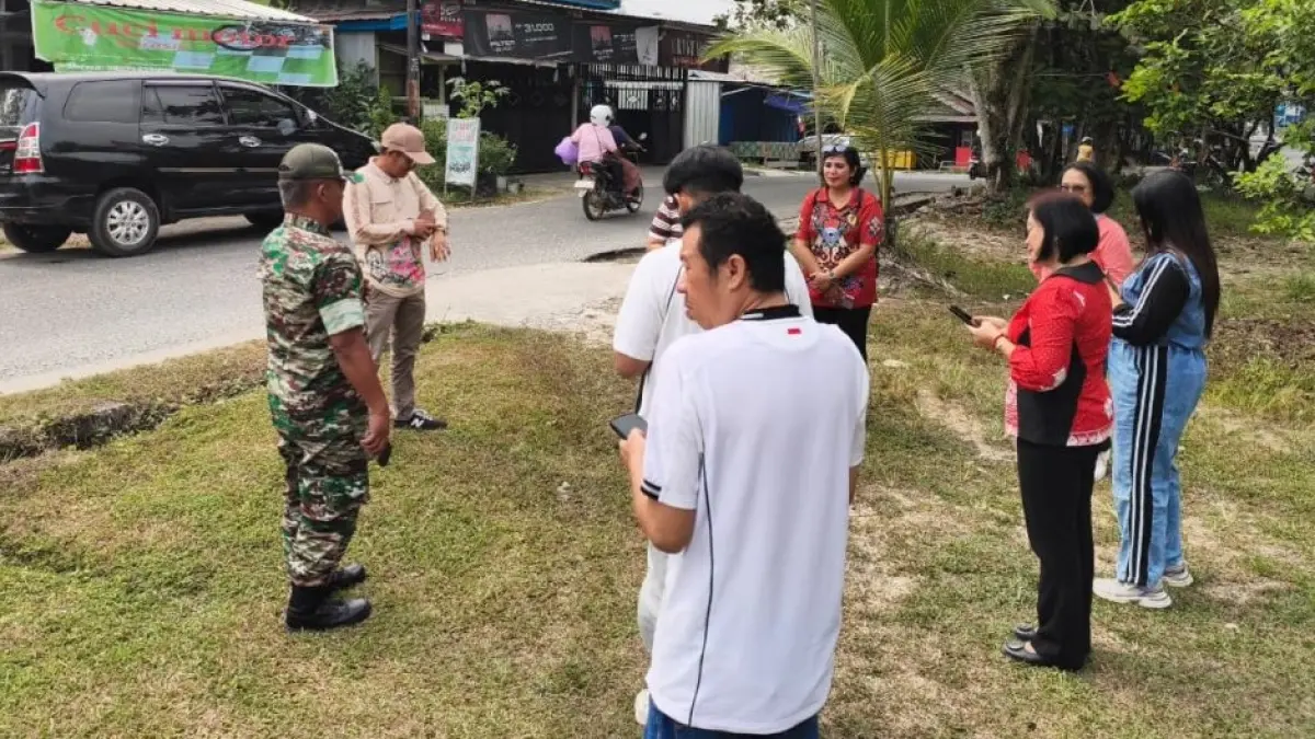 Suasana penilaian lomba kebersihan lingkungan masyarakat di lingkungan RT/RW, pekan lalu. (DISKOMINFO SANTIK GUMAS)