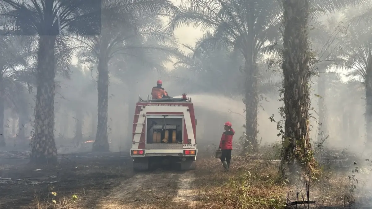 PT Gunung Sejahtera Ibu Pertiwi (GSIP) dan PT Agro Menara Rachmat (AMR) anak usaha PT Astra Agro Lestari Tbk (Astra Agro) bersama Polsek Pangkalan Lada dan masyarakat bergerak cepat memadamkan kebakaran lahan di Desa Pangkalan Dewa, Kabupaten Kotawaringin Barat.