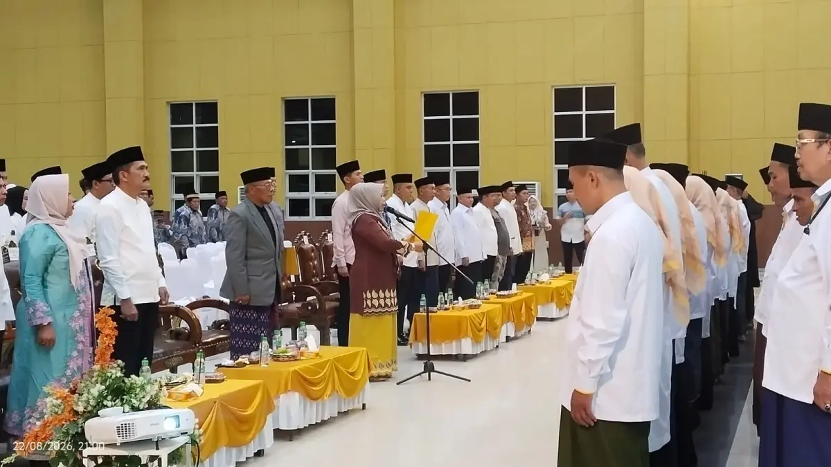 Pengukuhan dewan hakim MTQH ke 56 tahun 2026 oleh Bupati Kobar