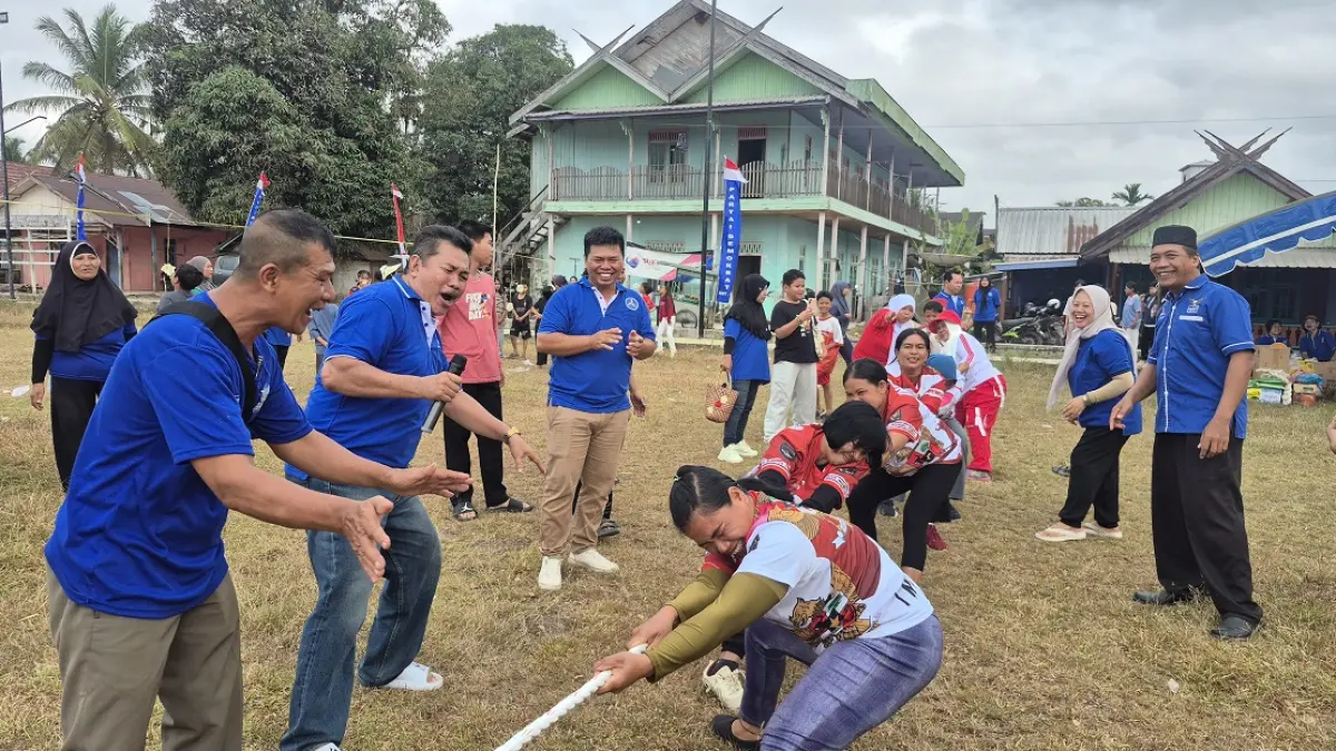 Dewan Pimpinan Cabang Partai Demokrat Kabupaten Lamandau menggelar berbagai lomba di Lapangan Kartawana, Nanga Bulik, Minggu (23/8). (RIA/RADAR SAMPIT)&nbsp;
