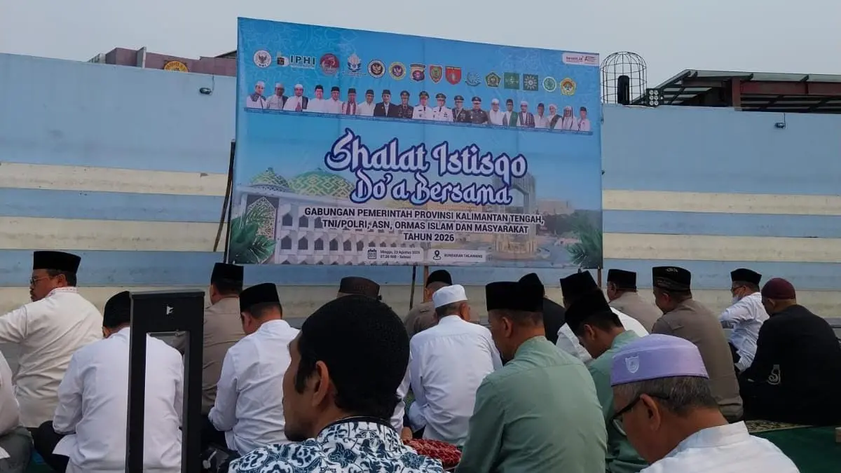 Pemerintah Provinsi Kalimantan Tengah (Pemprov Kalteng) menggelar salat Istisqa dan doa bersama di Bundaran Besar Palangka Raya, Minggu (23/8).