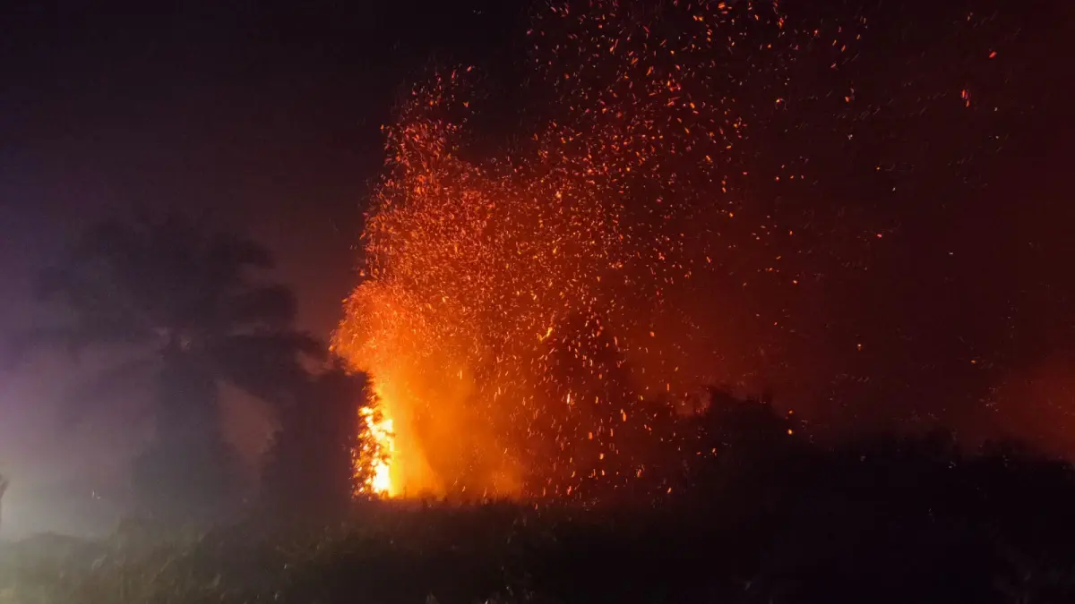 Arus lalu lintas di Jalan Tjilik Riwut KM 8, ruas Sampit–Kota Besi, Kabupaten Kotawaringin Timur (Kotim), Senin (24/8/2026) malam, ditutup sementara.&nbsp;