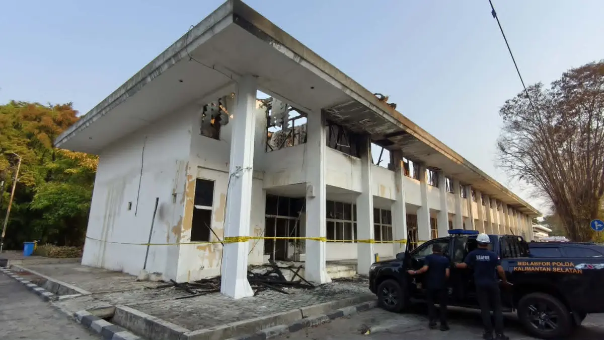 Gedung Biro Kesra Setda Kalteng dan Sekretariat TPID, pasca terbakar. (dok.radarsampit)