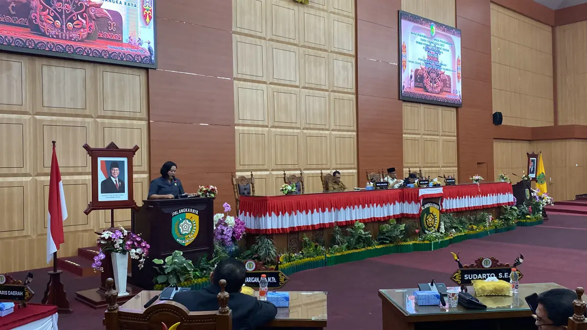 Sri Ani Rintuh, menyampaikan hasil kegiatan reses DPRD Palangka Raya pada rapat paripurna, baru-baru tadi. (dok/yusho/radarsampit)