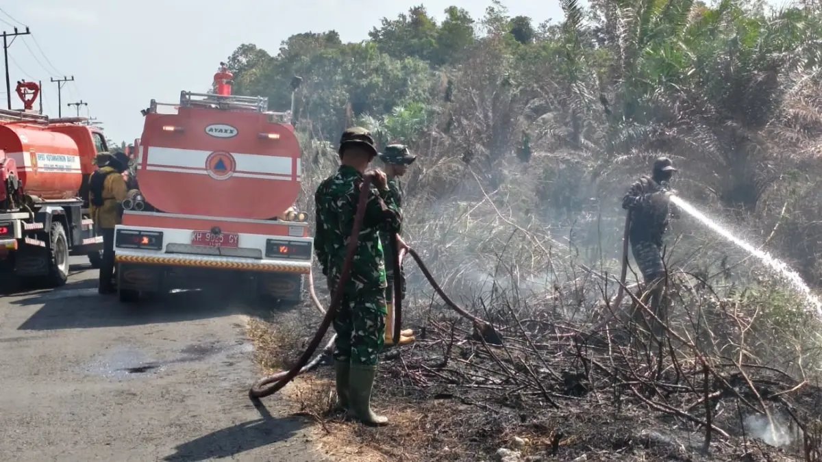 Pasokan BBM untuk armada karhutla dipastikan aman, nampak water suplai BPBD saat penanganan karhutla di Pangkalan Bun, Kabupaten Kotawaringin Barat, belum lama ini. (ist)