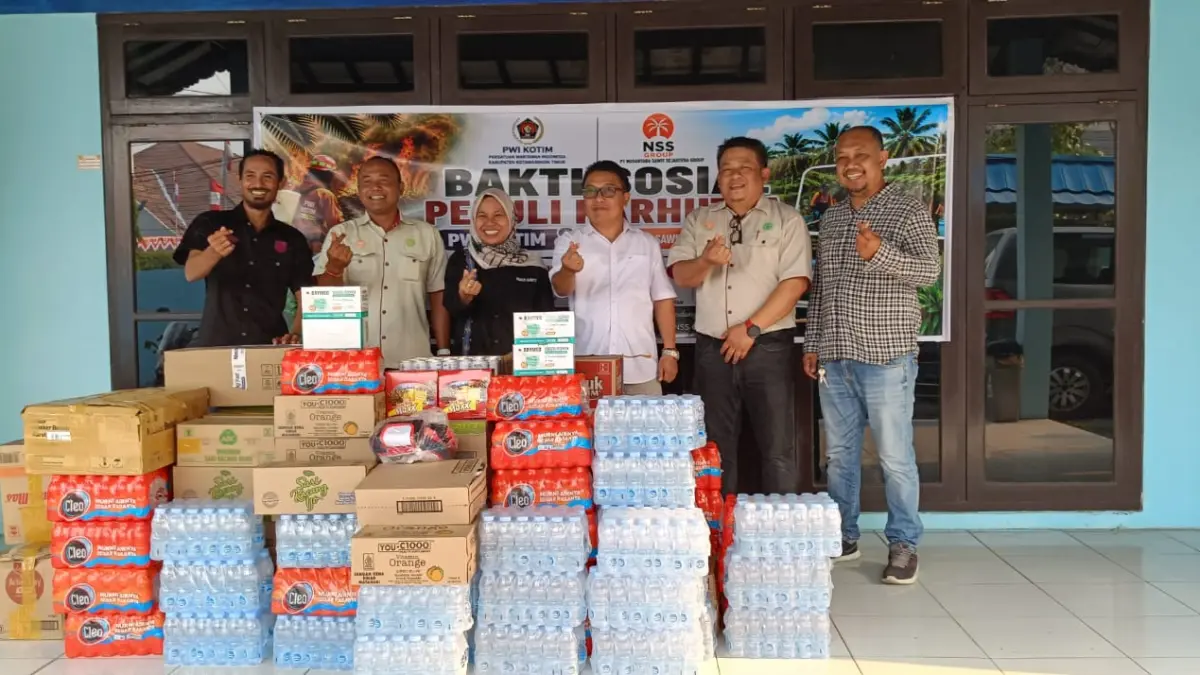 Persatuan Wartawan Indonesia (PWI) Kabupaten Kotawaringin Timur (Kotim) bersama PT Nusantara Sawit Persada (NSP) &nbsp;menyalurkan bantuan logistik bagi personel dan relawan yang menangani kebakaran hutan dan lahan (karhutla) di wilayah Kotim. (ist) 