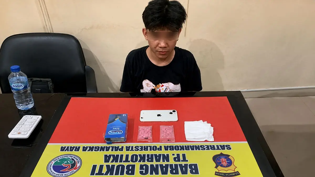 DIAMANKAN : Satuan Reserse Narkoba (Satresnarkoba) Polresta Palangka Raya menciduk seorang pemuda berinisial M.Y.A alias F(23) yang diduga terlibat peredaran narkotika golongan I bukan tanaman jenis ekstasi. FOTO: IST/RADAR SAMPIT