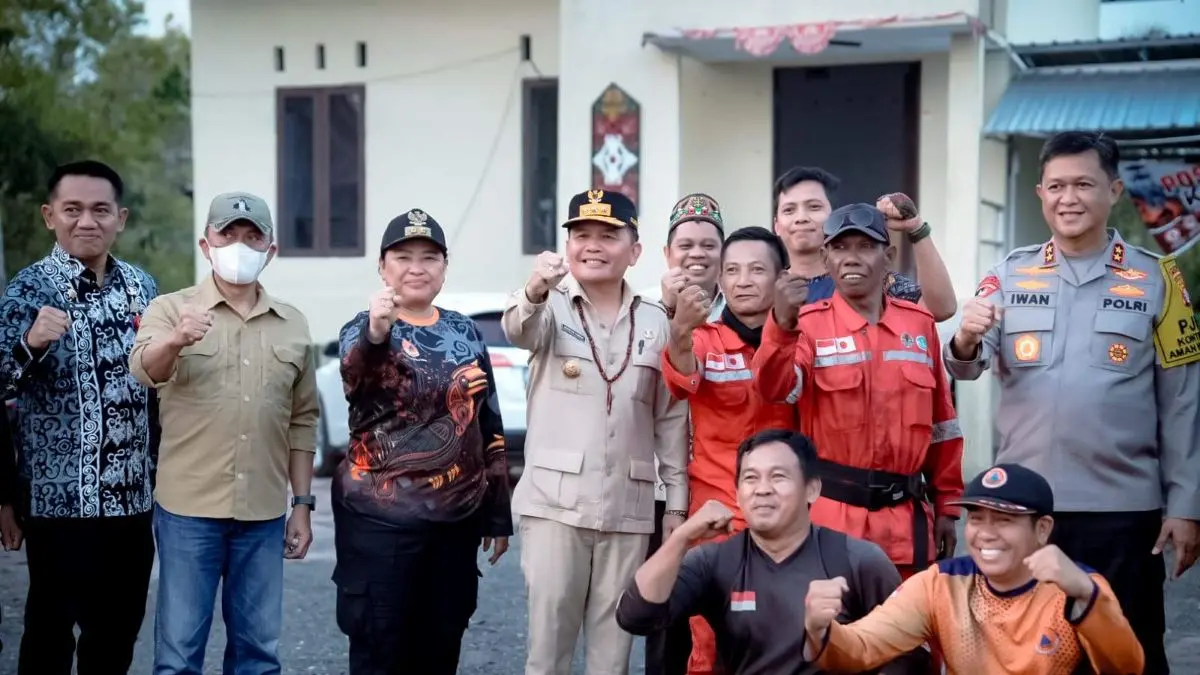 MENINJAU: Gubernur Kalteng, Agustiar Sabran saat mengunjungi Posko Karhutla di Pulang Pisau, beberapa waktu lalu. FOTO: IST/RADAR SAMPIT