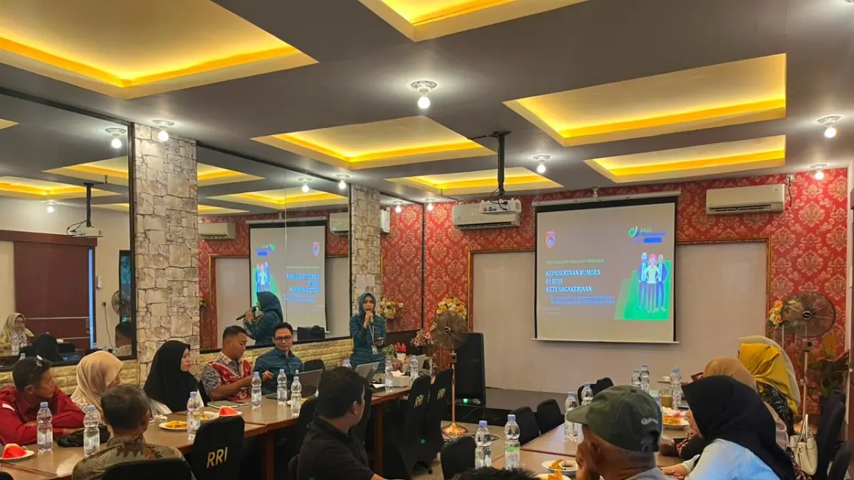 BPJS Ketenagakerjaan Pangkalan Bun menyosialisasikan manfaat program BPJS Ketenagakerjaan yang dirangkaikan dengan pendaftaran kepesertaan BUMDes. (dok.BPJS Ketenagakerjaan)