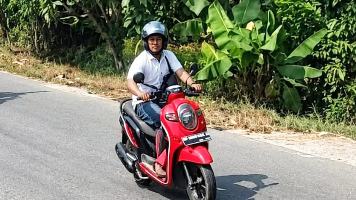 MALING VIRAL : Seorang pria tertangkap kamera pengawas bawa kabur sepeda motor warga Desa Pelangsian, Kecamatan MB Ketapang, Sampit, Rabu (26/8/2026) lalu. FOTO: TANGKAPAN LAYAR /RADAR SAMPIT