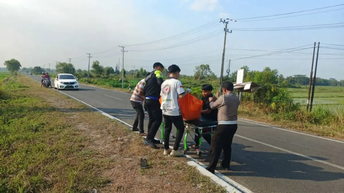 MENINGGAL : Jalan Adonis Samad kembali memakan korban. Kecelakaan lalu lintas tunggal merenggut nyawa seorang pengendara Yamaha N-Max, Jumat (28/8/2026) siang. FOTO: IST/RADAR SAMPIT