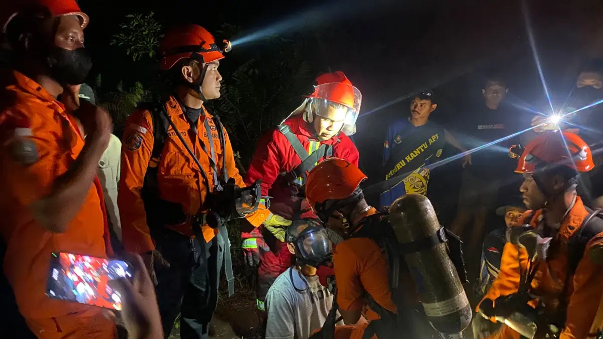 Kantor Pencarian dan Pertolongan (KPP) Palangka Raya langsung mengerahkan tim rescue untuk melakukan penyelamatan warga yang terkepung api kebakaran lahan. (Basarnas/Radar Sampit)