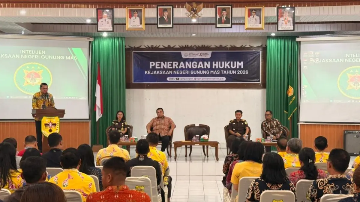 Penerangan hukum yang diikuti oleh pengguna dan pengurus barang milik daerah di aula kantor Bapperida Gunung Mas, Kamis (27/8). (Kejaksaan Negeri Gunung Mas For Radar Sampit)
