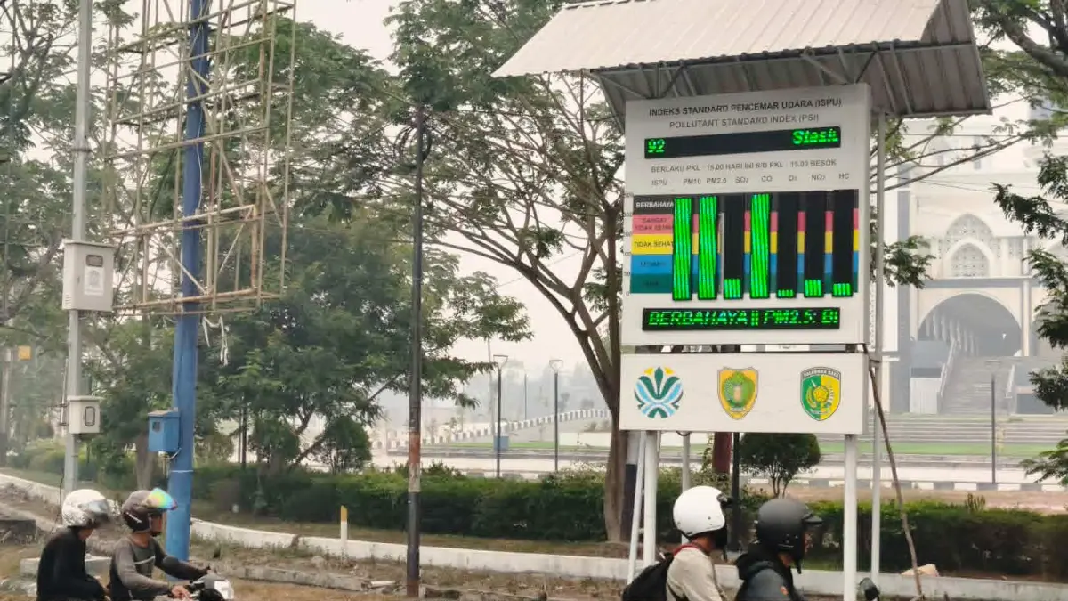 Alat pengukur ISPU yang ditempatkan di pusat Kota Palangka Raya, saat menunjukan kualitas udara level berbahaya, Minggu (30/8).(dodi/radarsampit)