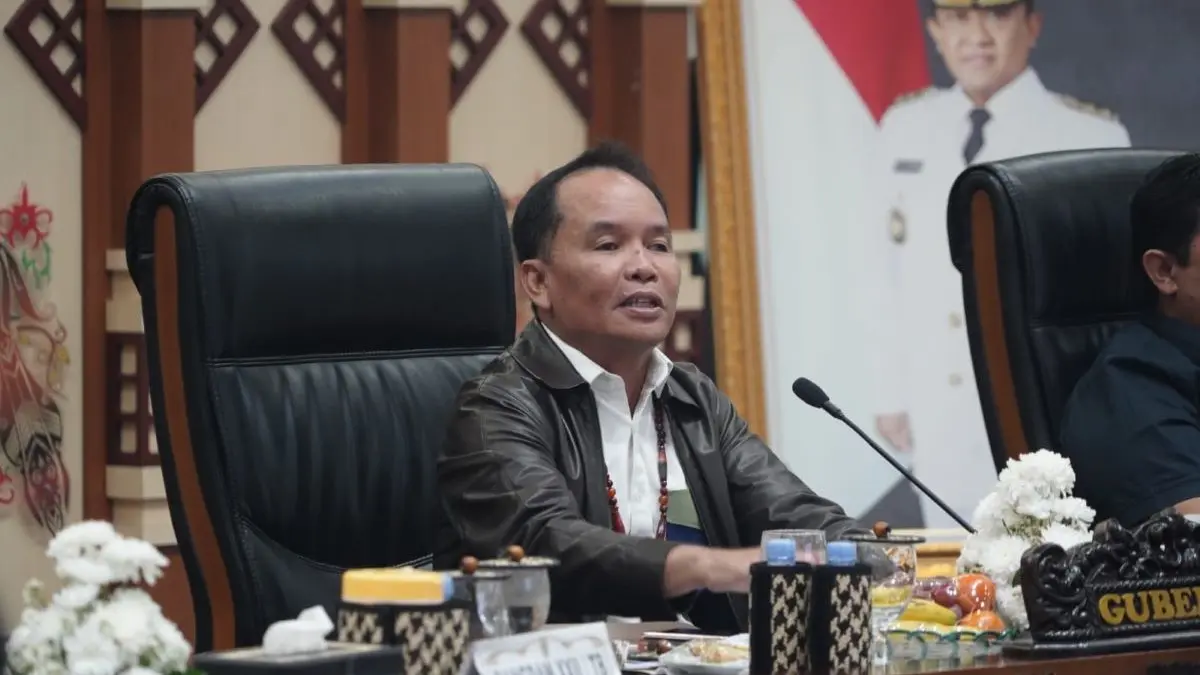 BERI ARAHAN: Gubernur Kalteng Agustiar Sabran menyampaikan arahan saat Rapat Koordinasi Penanganan Karhutla. FOTO: MMC KALTENG/RADAR SAMPIT