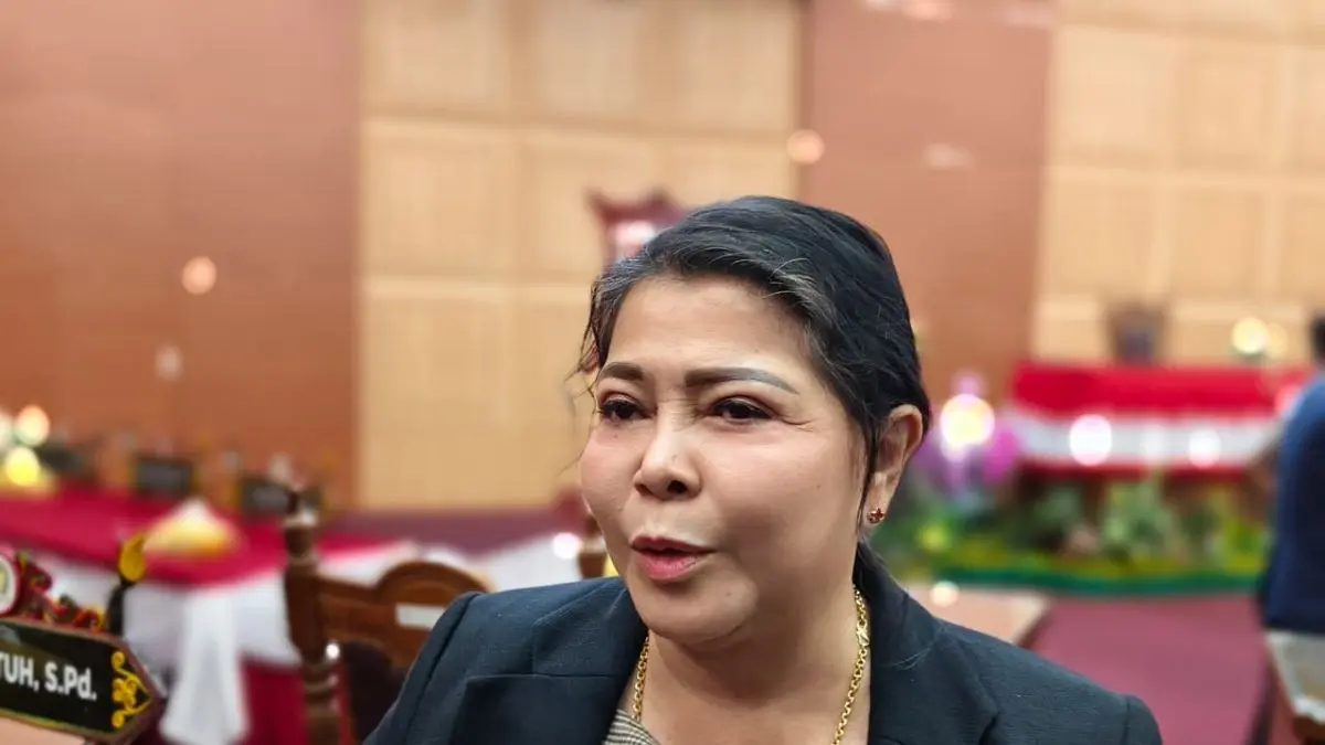 FOTO NENIE ADRIATI LAMBUNG