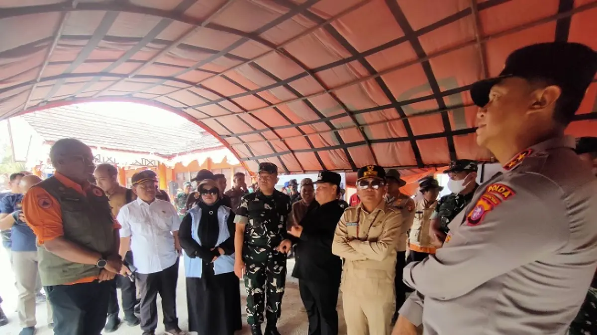 Gubernur Kalteng dan jajaran Forkompimda Pemprov Kalteng, saat mengunjungi posko penanganan karhutla di Kotim, Jumat (28/8). (yuni/radarsampit)