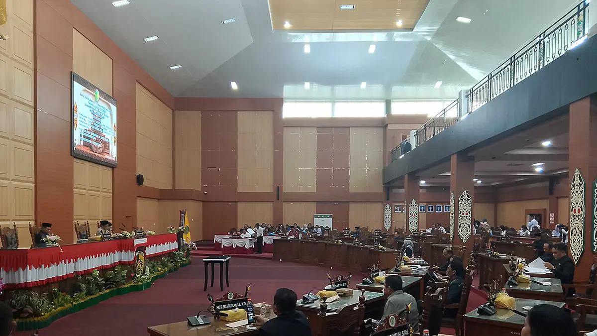 PARIPIRNA: DPRD Kota Palangka Raya bersama pemerintah daerah melaksanakan rapat paripurna menyampaikan hasil kegiatan reses. FOTO: IST/RADAR SAMPIT