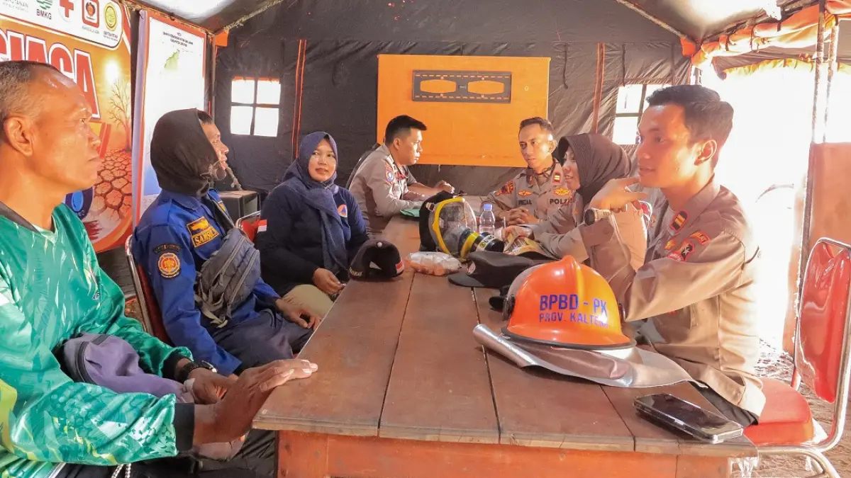Tim Satgas Edukasi Karhutla Lemdiklat Polri mengumpulkan data dan informasi terkait kondisi terkini kebakaran hutan dan lahan (karhutla) di Kabupaten Seruyan. (Rifani/Radar Sampit)