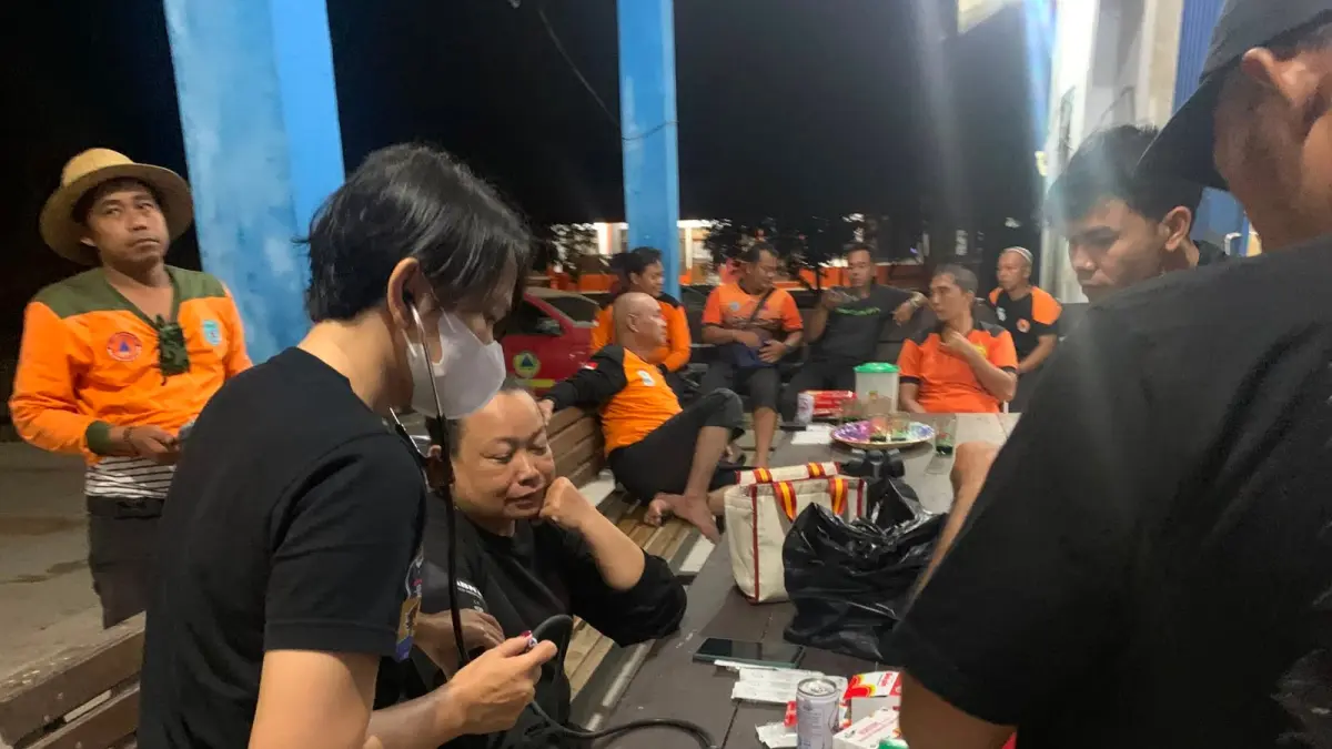 Dinas Kesehatan Kabupaten Lamandau menggelar pemeriksaan kesehatan gratis bagi petugas Badan Penanggulangan Bencana Daerah dan Pemadam Kebakaran Kabupaten Lamandau, Jumat (21/8). (Ria/Radar Sampit)&nbsp;