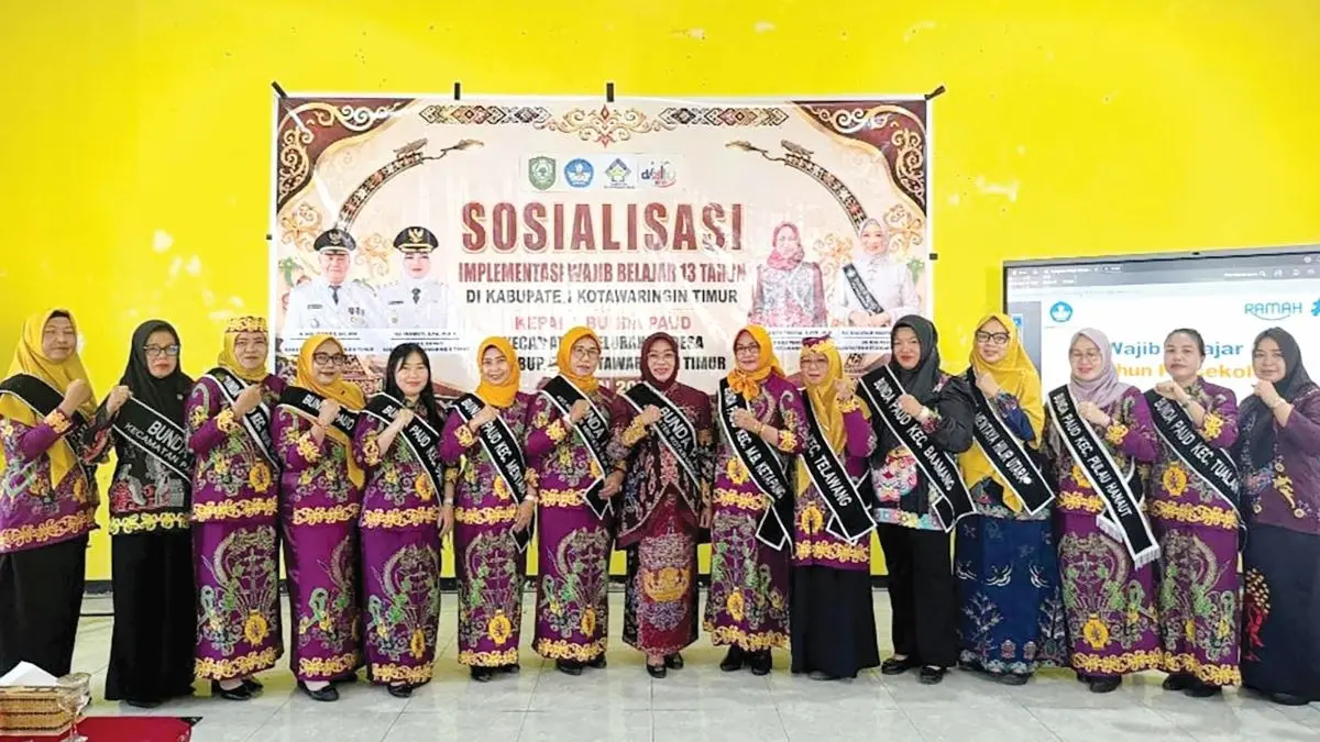 FOTO BERSAMA: Bunda PAUD Kotim berfoto bersama Bunda PAUD tingkat kecamatan, baru-baru ini. FOTO: IST/RADAR SAMPIT