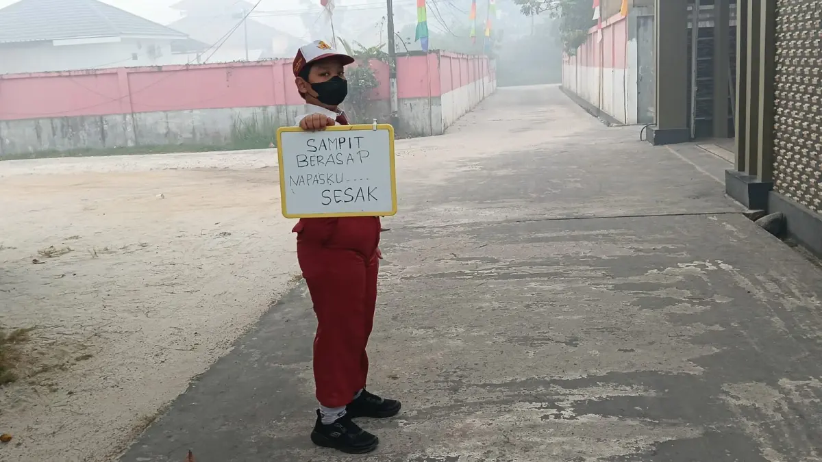 Kabut asap pekat menyelimuti Sampit, Kabupaten Kotawaringin Timur (Kotim), Senin (31/8/2026).