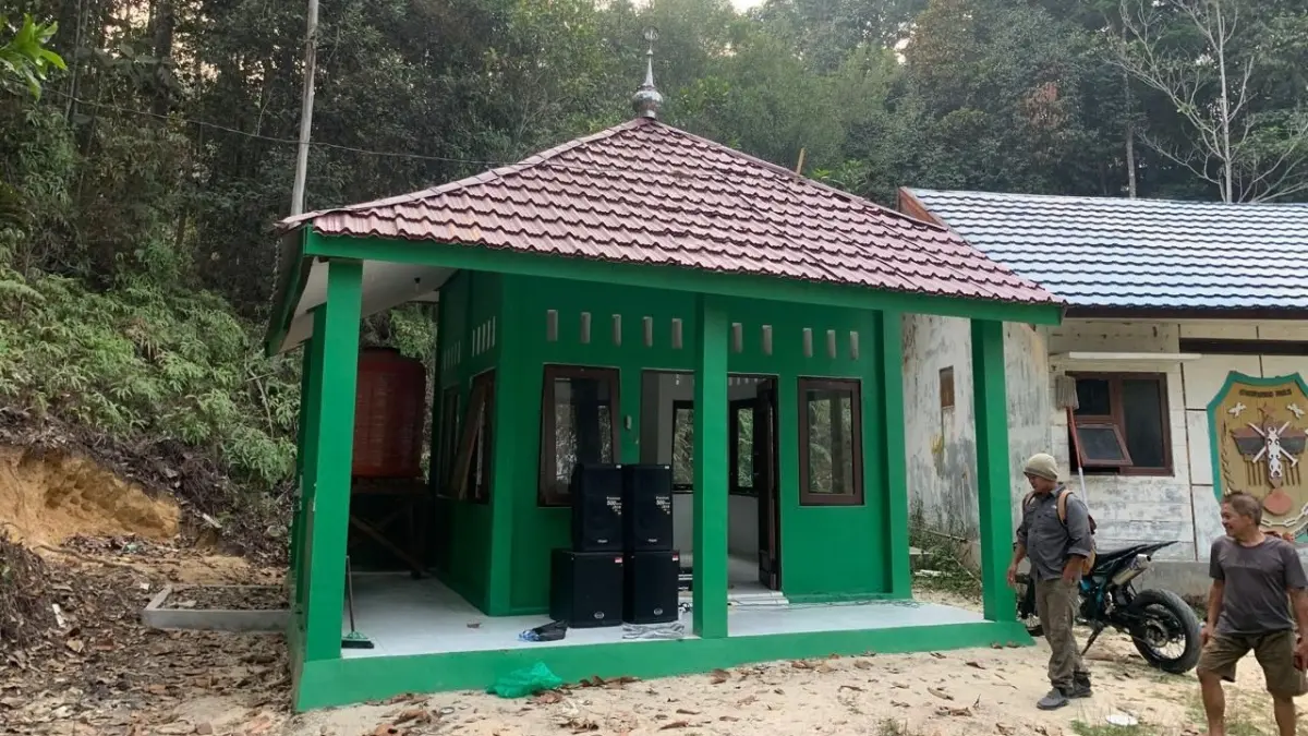 Musala di Tahura lapak Jaru, Gunung Mas yang dibangun PT PLN (Persero) Unit Induk Pembangunan Kalimantan Bagian Barat (UIP KLB). (dok.PLN)