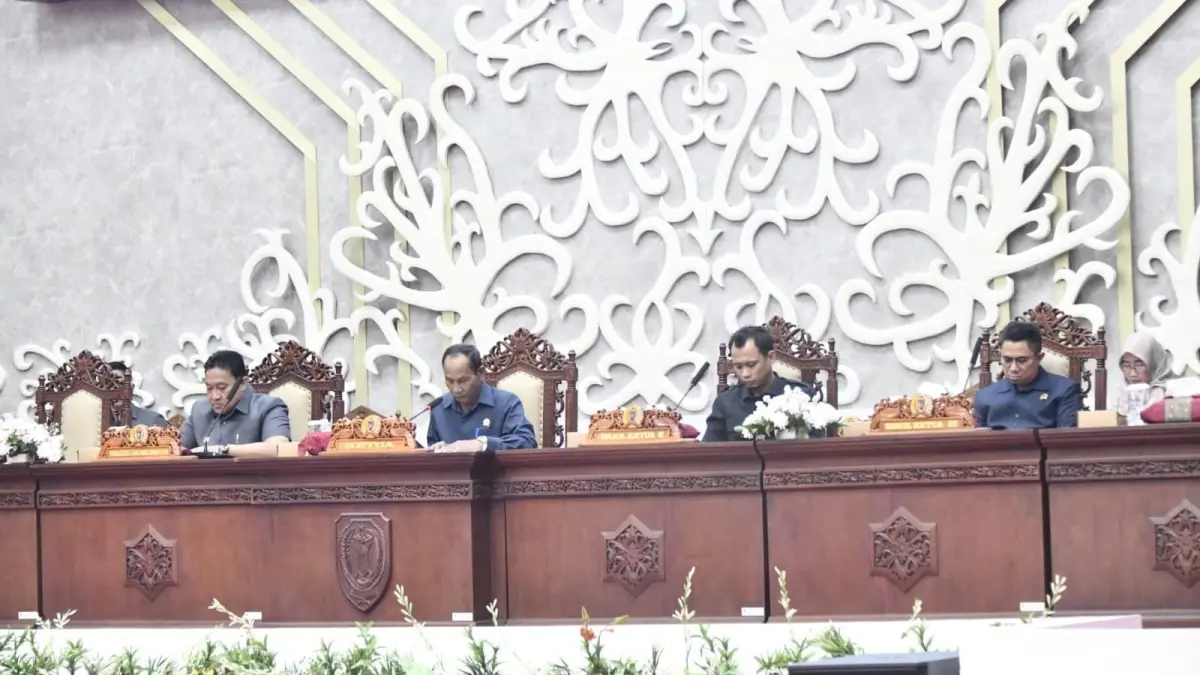 PARIPURNA: Ketua DPRD Kalteng, Arton S Dohon memimpin rapat paripurna pembukaan masa persidangan, Selasa (1/9/2026). FOTO: IST/RADAR SAMPIT