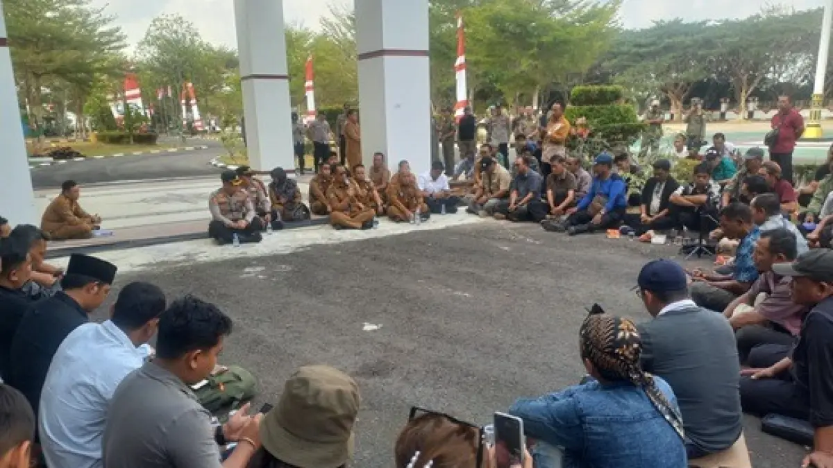 Pemerintah Kabupaten (Pemkab) Seruyan mengaku akan memperjuangkan kepentingan masyarakat, tetapi menegaskan belum memiliki kewenangan untuk langsung memutuskan realisasi plasma tersebut.