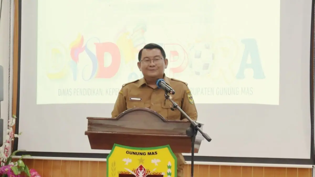 SAMBUTAN: Kepala Dinas Pendidikan, Kepemudaan dan Olahraga (Disdikpoara) Kabupaten Gunung Mas Aprianto. FOTO: MMC GUMAS/RADAR SAMPIT