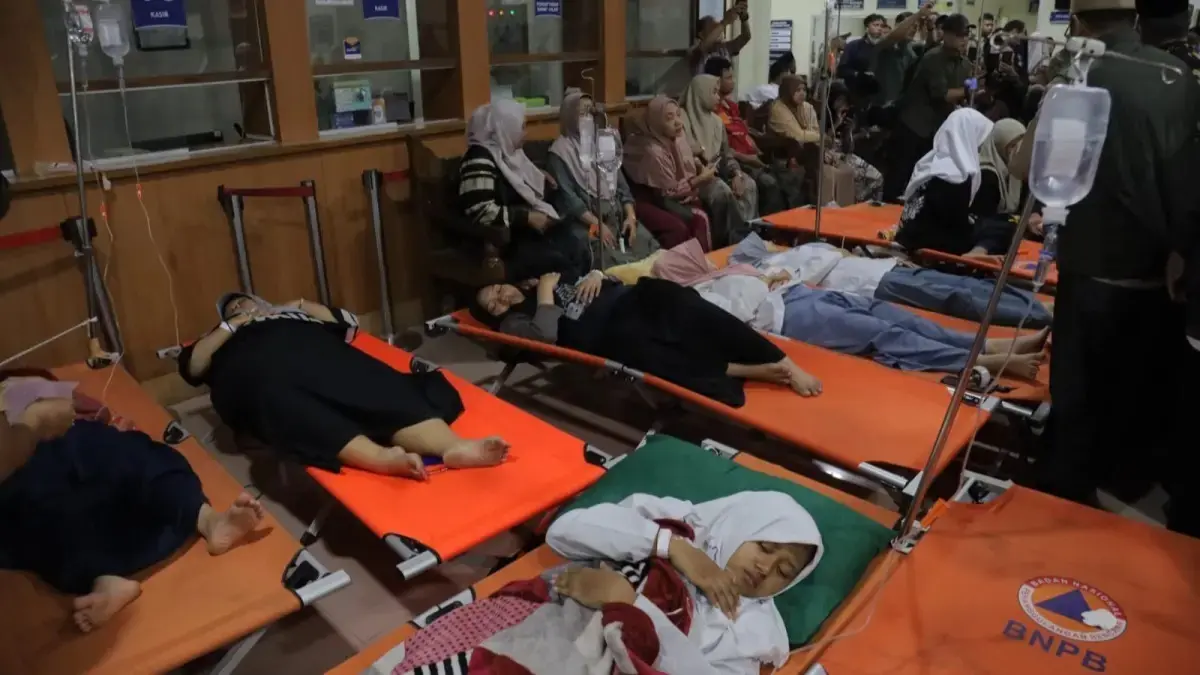 SAKIT: Santri yang masih dirawat di RSUD RT Notopuro Sidoarjo, Rabu (2/9). (DIKY SANSIRI/RADAR SIDOARJO)
